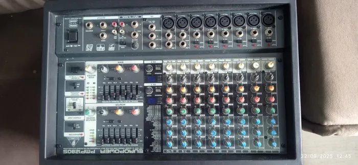 Mesa de Som Amplificada Behringer EUROPOWER PMP1280S