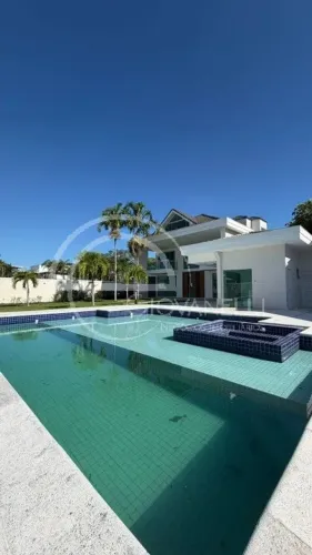 Santa Mônica Jardins - Casa tríplex com 5 suítes - Rio de Janeiro - Venda e Locação