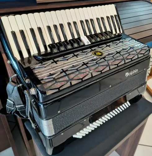 Acordeon Dolphin 120 baixos semi-novo Mixer Instrumentos Musicais