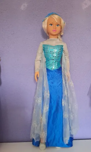 Boneca Gigante Rainha da Neve Elsa - Brilho e Magia Congelante!