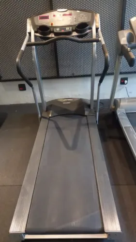 Esteira Life Fitness T3