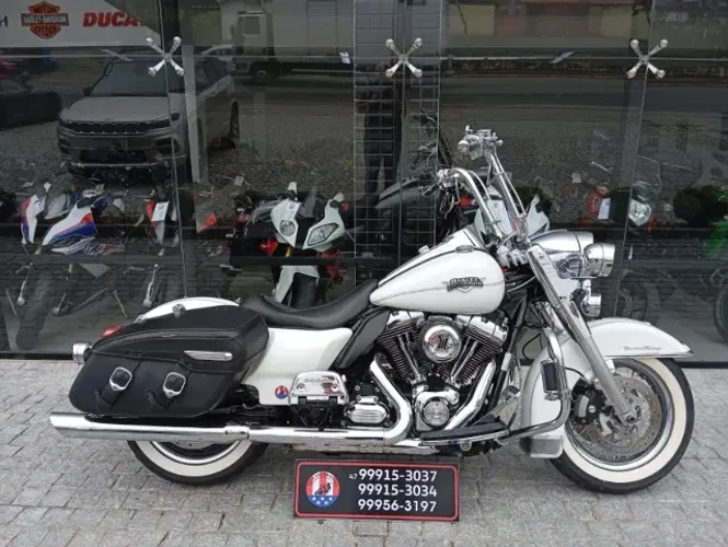 HARLEY - DAVIDSON ROAD KING FLHRC