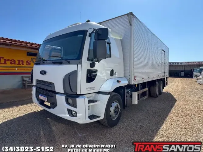 Ford Cargo 24-29 ano 2017 automático, baú