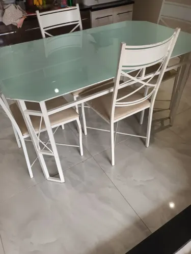 Mesa com cadeiras