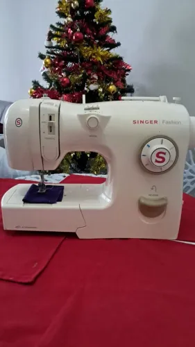 Máquina de costura singer