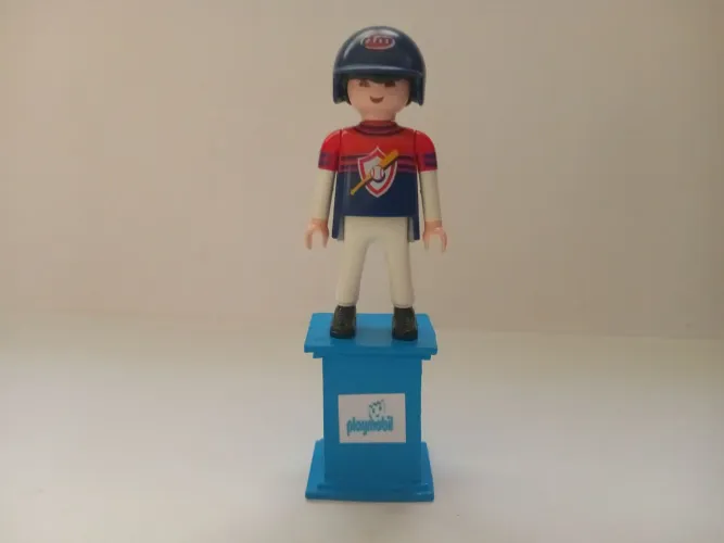 Boneco Playmobil: Jogador de Baseball + base