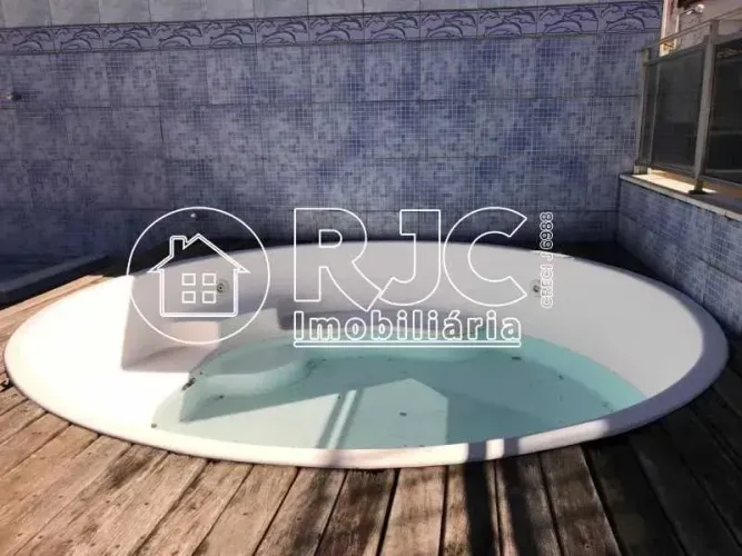 Imóvel para venda possui 285 metros quadrados com 4 quartos em Vila Isabel - Rio de Janeir