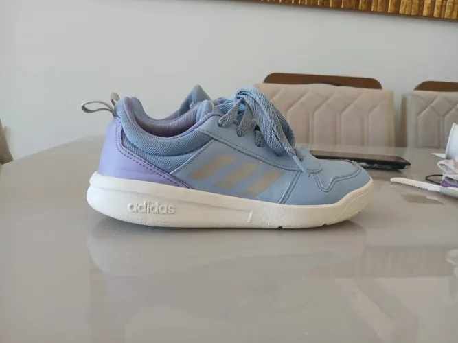 Tênis Adidas Tamanho 33 infantil