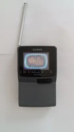 Mini TV Portátil Casio TV-770 VHF e UHF (com defeito na tela)