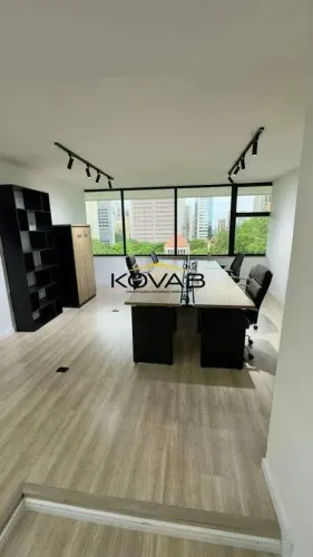 Exclusividade em Moema: Sala Comercial 75m² Mobiliada