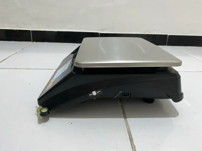 Vendo balança digital em otimo estado!