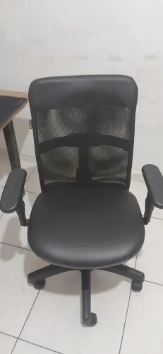 Cadeira Tela Mesh Giratória com Ajuste de Altura e Inclinação