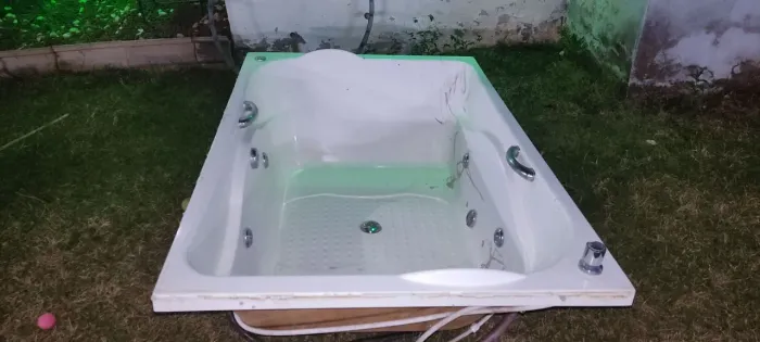 Banheira de hidromassagem com bomba