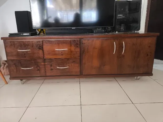Rack em mogno em perfeito estado, única dona, peça única