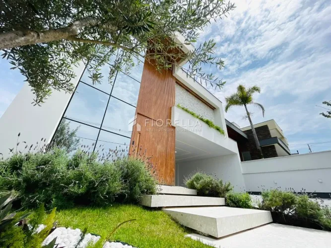 Casa em condomínio com 4 dormitórios em São José/SC