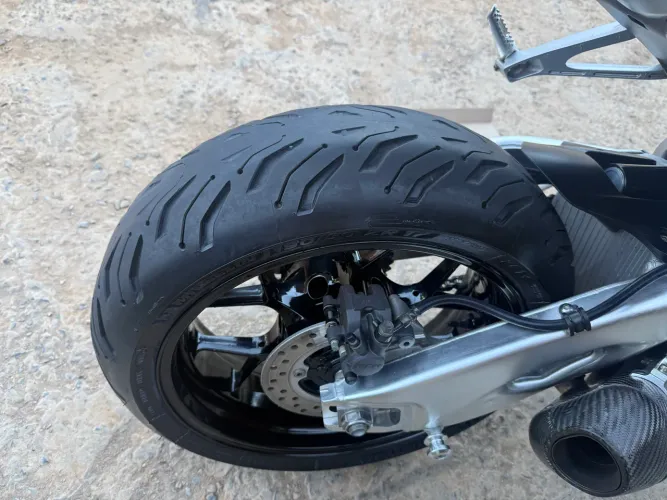 Pneu Michelin traseiro aro 17