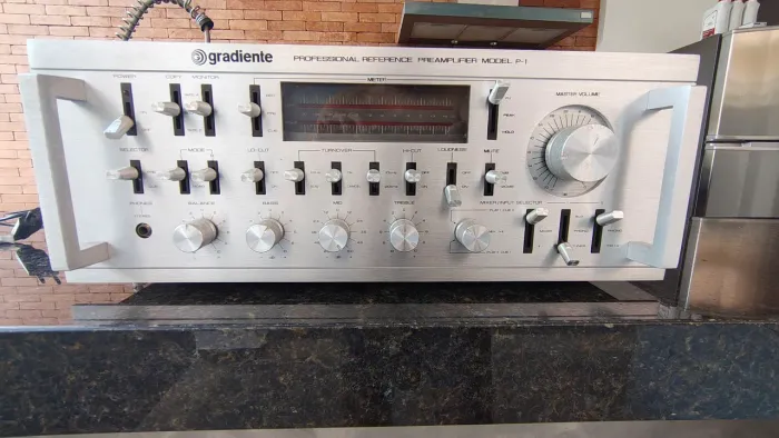 Pre amplificador Gradiente P1 linha System One 