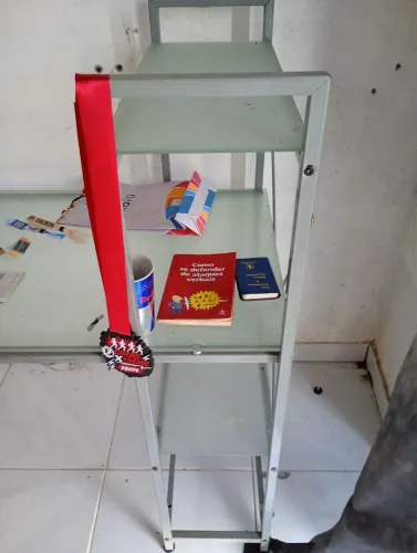 Escrivania para computador escritório