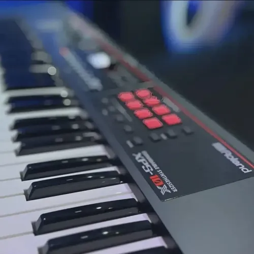 Teclado Roland XP10. 