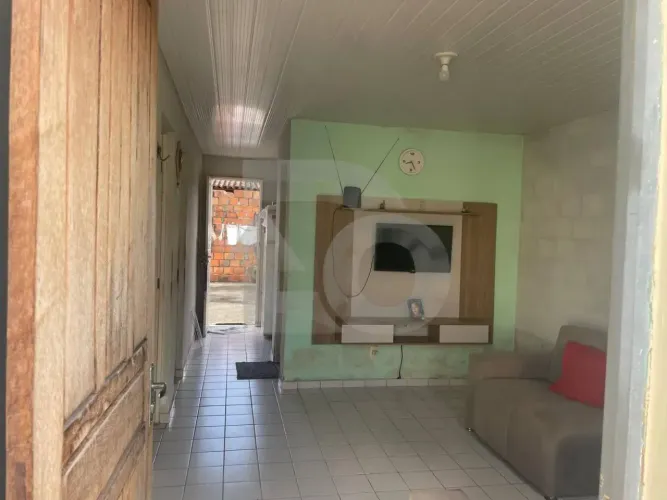 Casa no Conjunto Maria do Carmo, Mangabeira - 2 Quartos, Vaga de Garagem e Área de Serviço