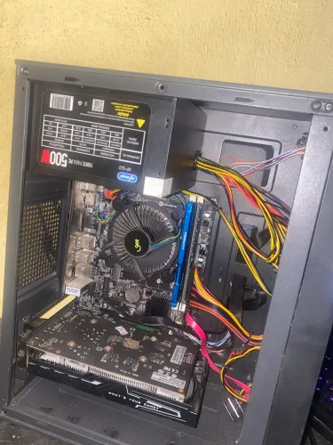 Computador para trabalho e roda algums jogo como roblox valorant