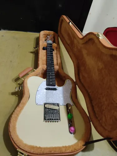 Vendo guitarra Squier Fender Telecaster
