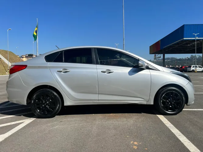 Hyundai HB20S C.plus/c.style 1.6 Flex 16V Mec.4p 2017