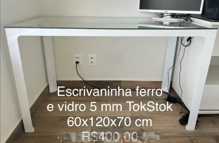 Escrivaninha branca TokStok ferro e vidro
