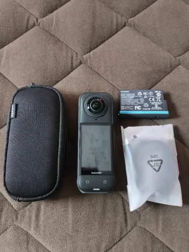 Insta360 X5