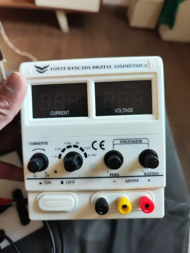 Vendo fonte de bancada digital assimétrica