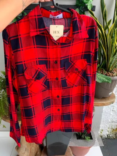 Camiseta xadrez feminina