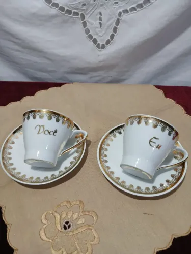 Par de Xícaras de Café ?Eu & Você? - Porcelana Schmidt ?<br>Delicado par de xícaras