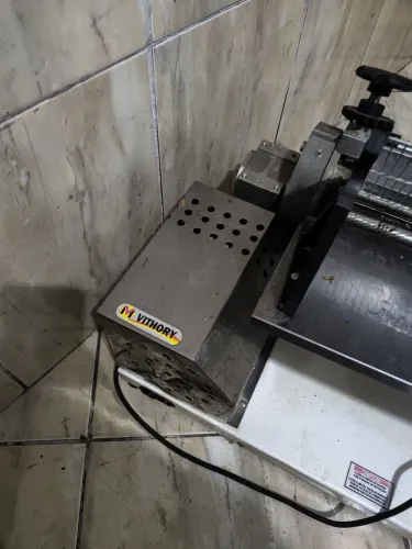 Maquina de amassar massa