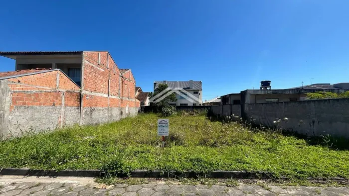 Terreno à venda localizado no bairro Barra do Sai - Itapoá SC