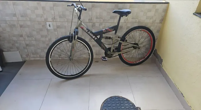 Bicicleta aro 26 em bom estado. R$200,00