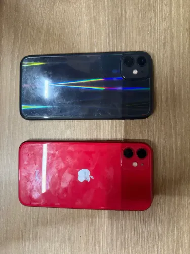 2 IPhones 11