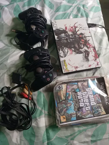 Vendo Ps2 com 10 jogos por R$300,00