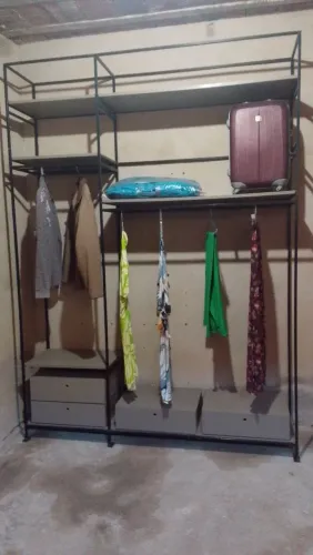Móveis para closet ou loja. Troco em IPHONE.
