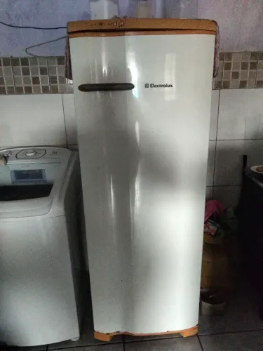 Vendo uma geladeira perfeita