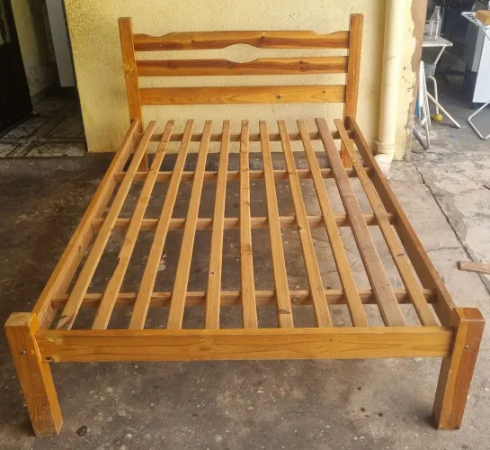 Cama casal 140mt madeira maciça valor $250 reais