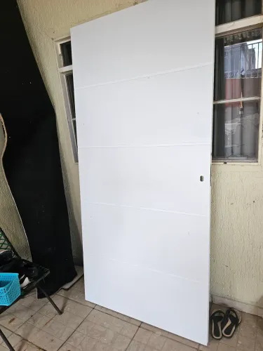 Porta de correr medindo 1.00X2.10