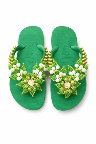 CHINELO HAVAIANAS DECORADAS COM TRAMA DE PEROLAS FLOR E FOLHAS