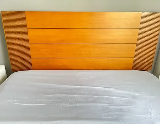 Cabeceira de cama Queen em madeira