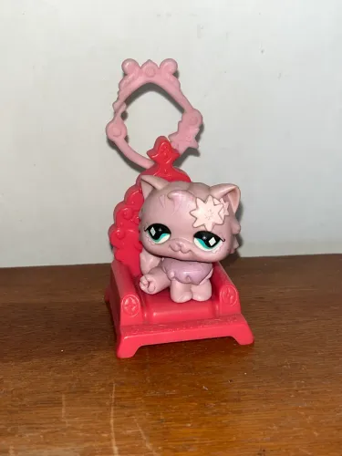 Littlest Pet Shop Gata Persa com Trono