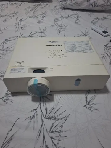 Vendo projetor Panasonic VX415N XGA