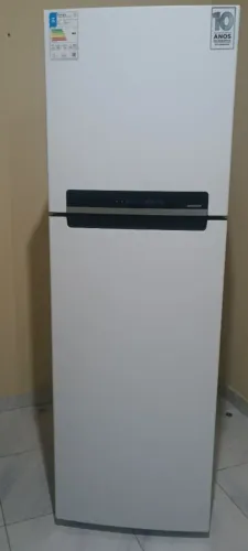 Vende-se essa geladeira nova