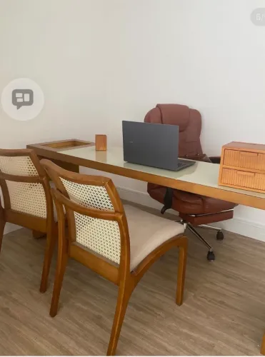 Conjunto Escritório Alto Padrão - Mesa + Poltrona + 2 Cadeiras