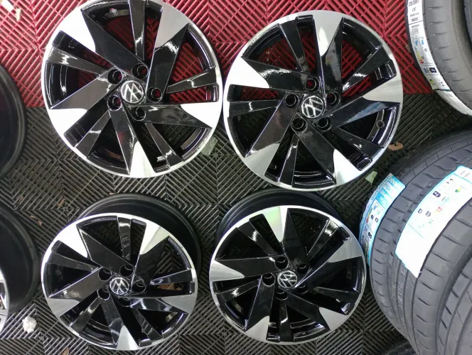 Rodas Aro 15 Originais Polo 5x100-Versão Diamantada com Preto!!