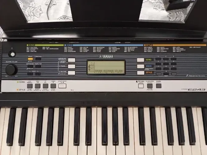 teclado Yamaha E243