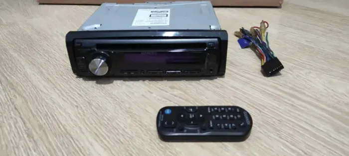 Som automotivo MP3 Kenwood modelo KDC-MP2045U